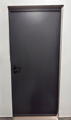 Темно-серая дверь ei-60