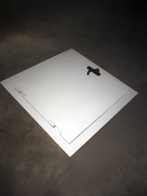 Белый напольный люк