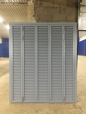 Серые ставни-жалюзи